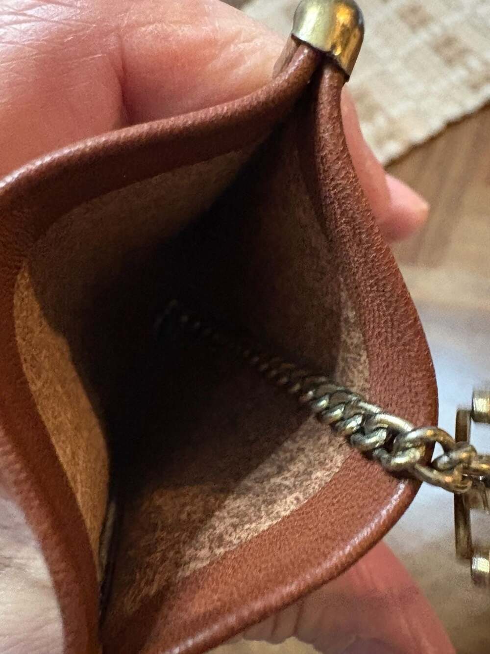 Vintage Coach Squeeze Key Case in British Tan Leather - Picture 2 of 2